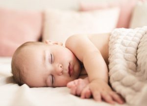 Read more about the article O bebé deve adormecer sozinho?